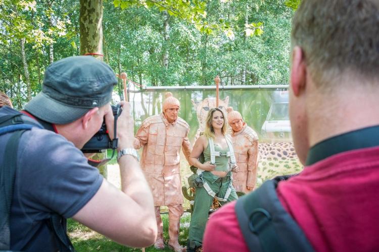 De modellen in totaal verschillende stijlen waren de hele dag mikpunt van alle fotografen die er rondliepen. 