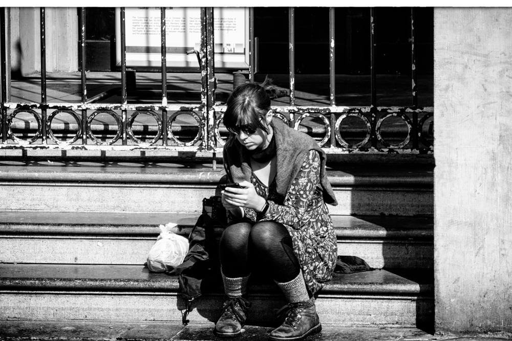 Straatfotografie-thema-mensen-met-mobieltjes Straatfotografie-thema-mensen-met-mobieltjes