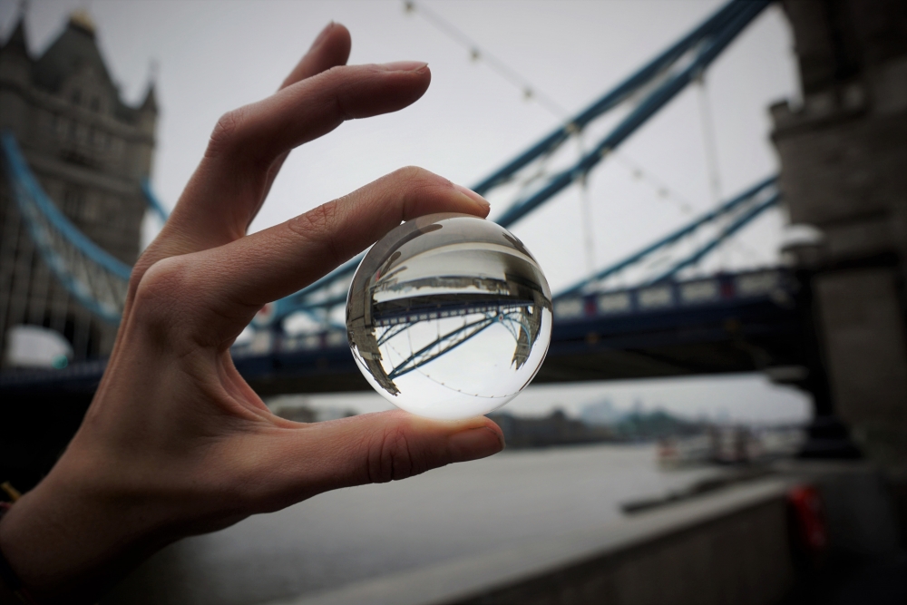 lensball-london-bridge lensball-london-bridge