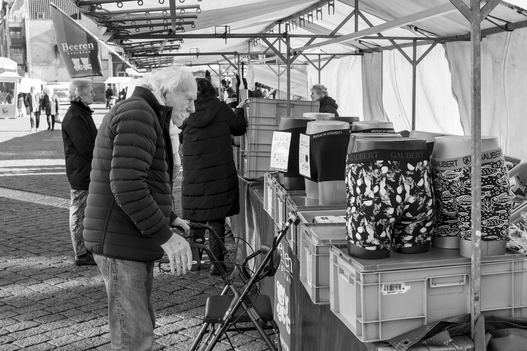 Kijk op welke dag er markt bij jou in de buurt is.