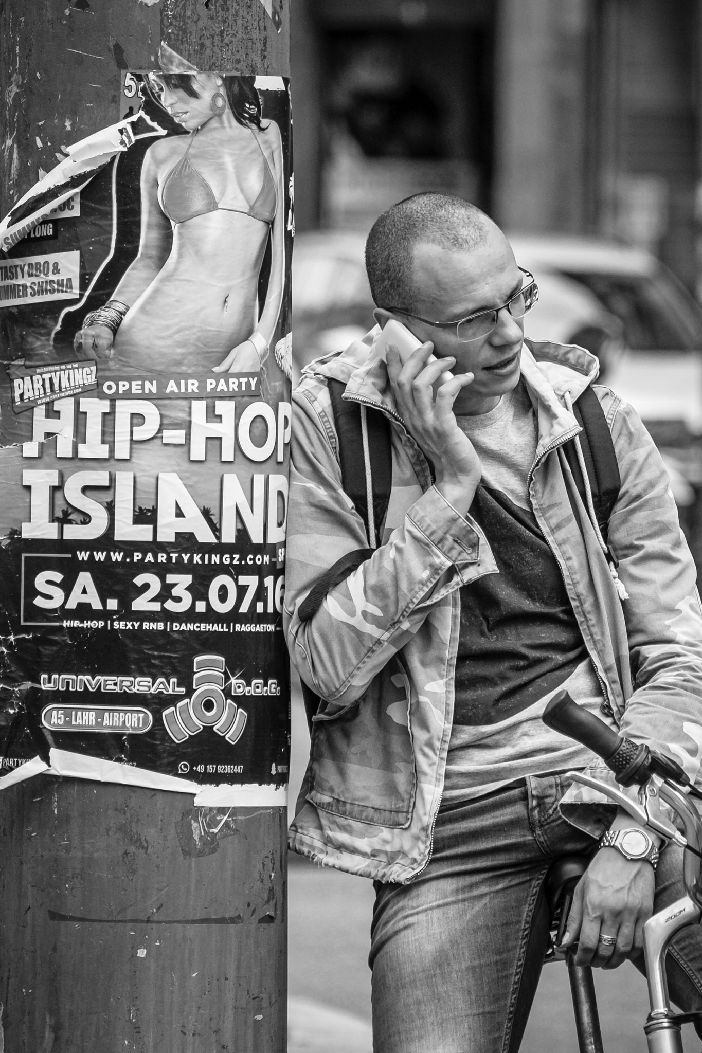 Mensen met een mobiele telefoon in de hand zullen vaak geen aandacht voor je hebben.